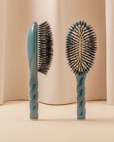N.01 The Universal Hairbrush