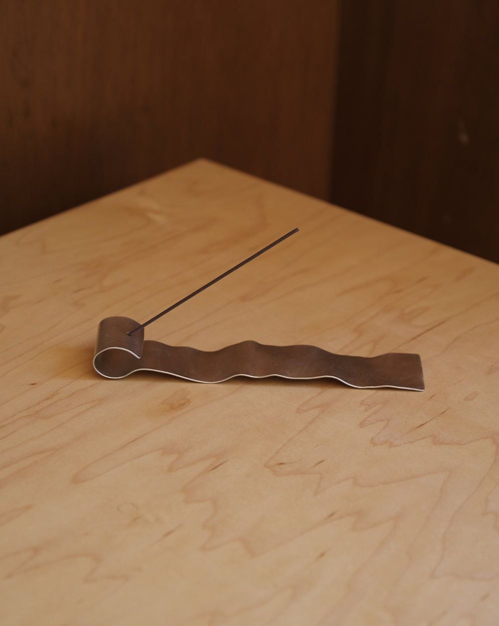 Flexible tin incense holder