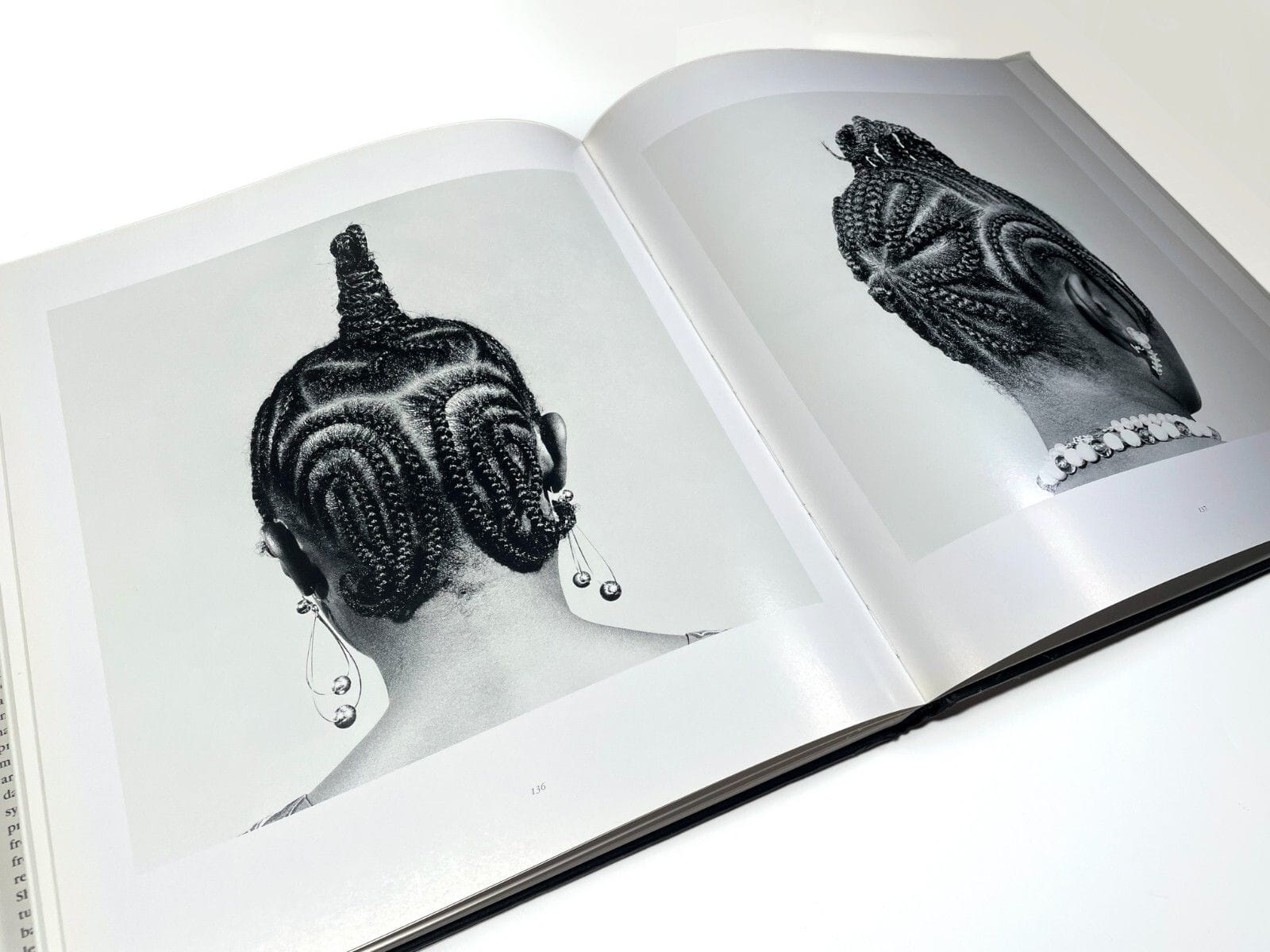 J. D. "Okhai" Ojeikere: Photographs by André Magnin (2000)