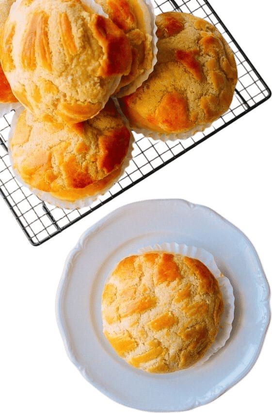 pineapple bun at pineapple king bakery