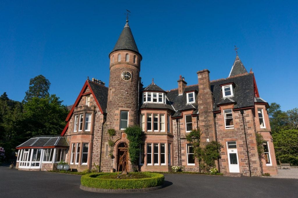 I am looking for recomendations for a trip the the Orkney/ Hebrides islands with a brief stopover in Edinburgh. One hitch is I don't drive, will that be a problem?