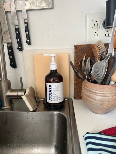 Naomi After-Cooking Hand Scrub