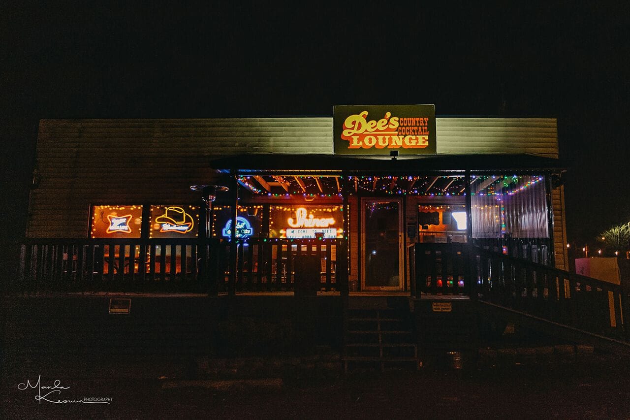Dee’s Country Cocktail Lounge