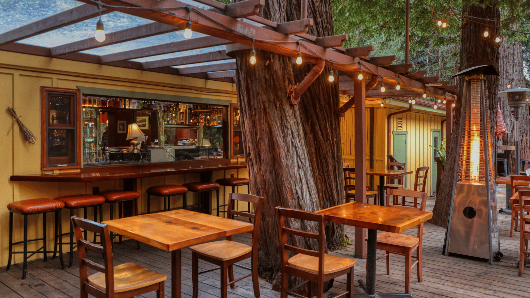 Fernwood Resort Tavern Bar & Grill