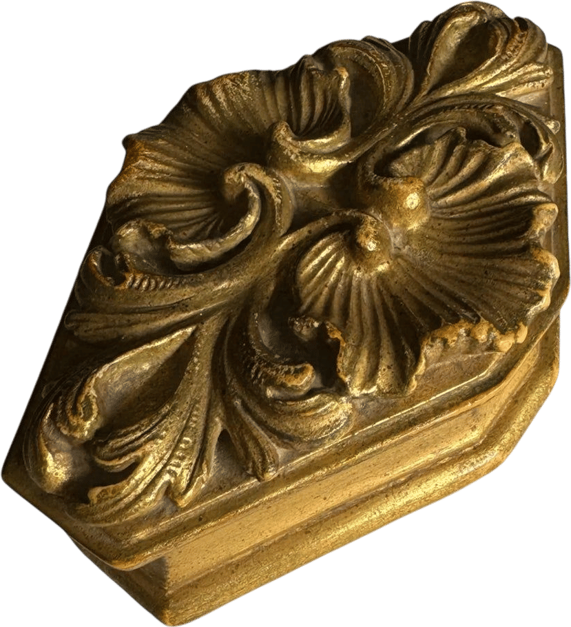 Mid 20th Century Hollywood Regency Borghese Italian Sculpted Gilted Box