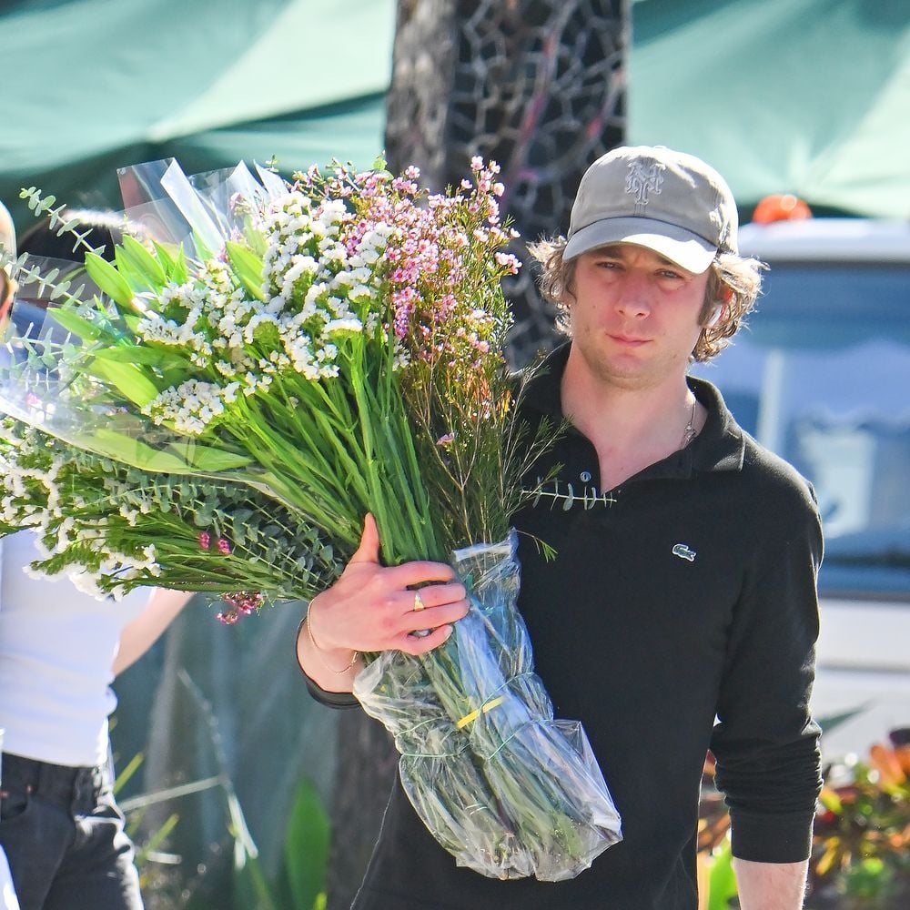 Jeremy Allen White level of buying flowers