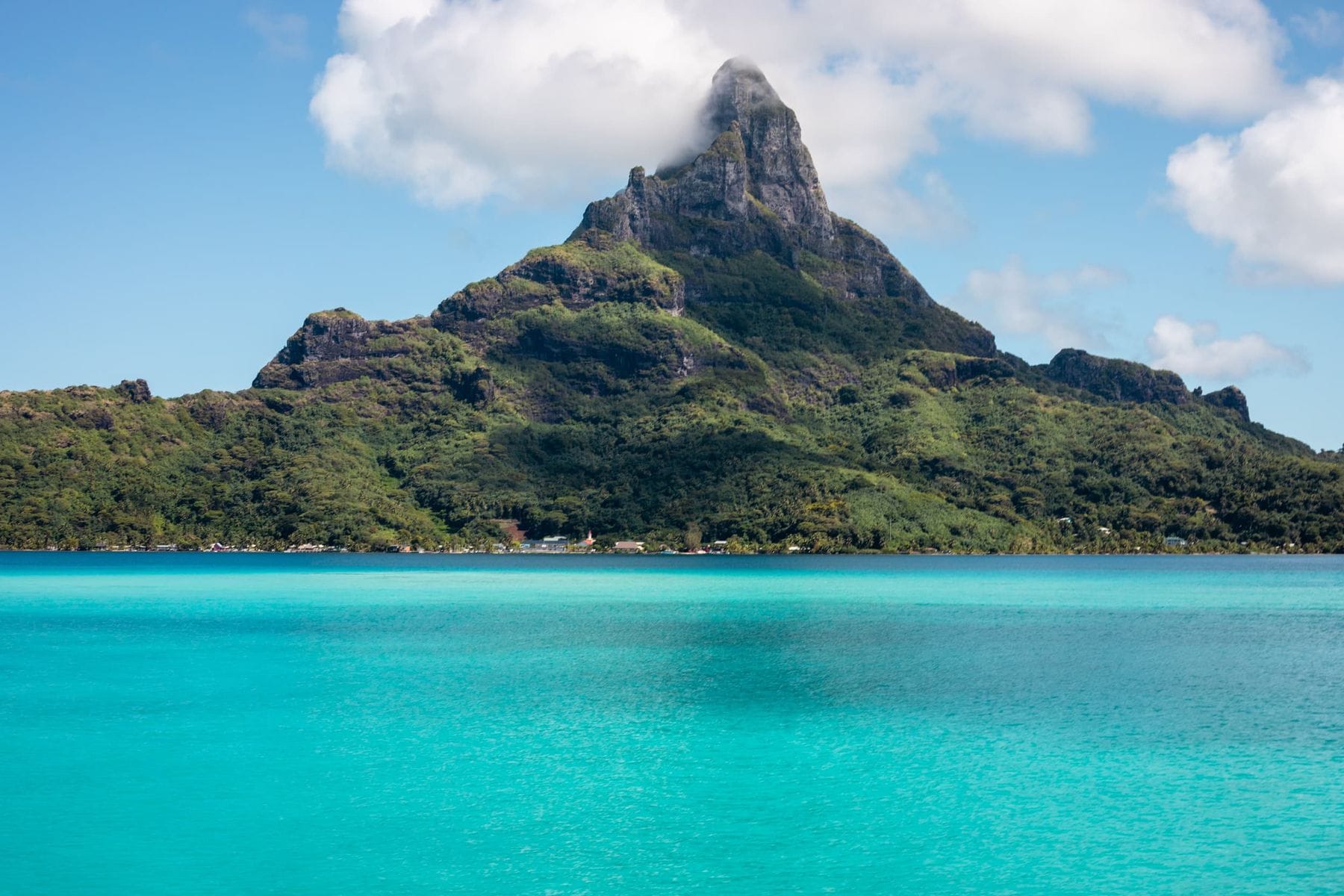 Sailing in French Polynesia with Sailing Collective