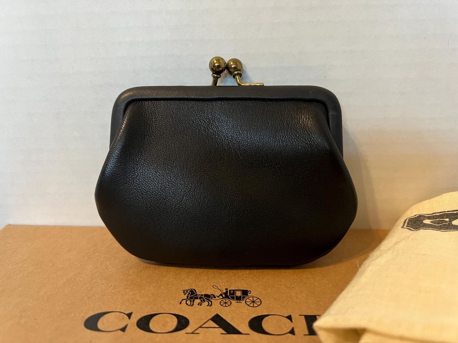 Vintage Coach Black Leather Kisslock Coin Purse