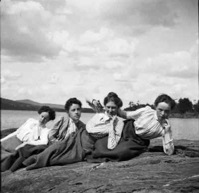 Photographs of Women and Their Friendships by Theresa Babb