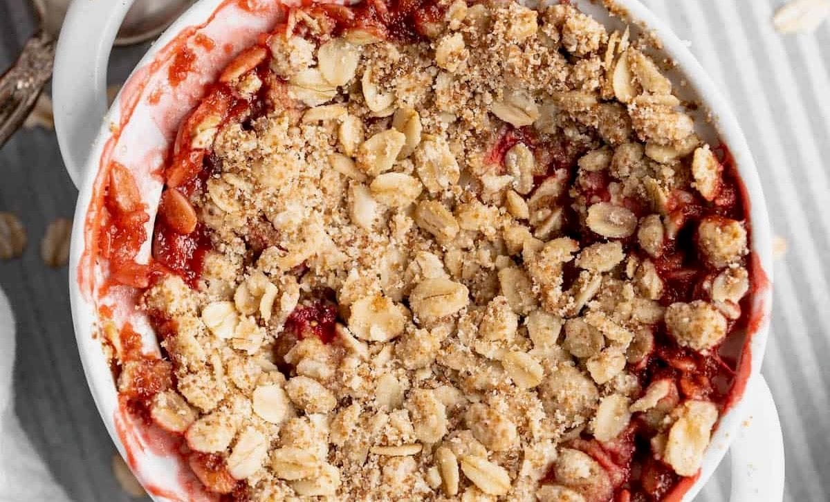 Five-Ingredient Strawberry Crumble