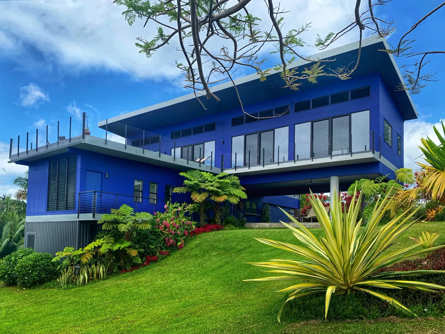 We just came back from Hawaii/ Big Island, where we stayed w/ friends. They are chocolate makers, you can tour/taste, and you can stay on the farm via Airbnb/link is on their website below. The tour alone is awesome, informative, and it’s not just about chocolate!