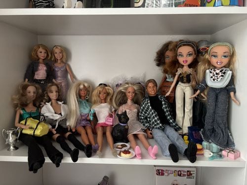 My doll shelf ✨