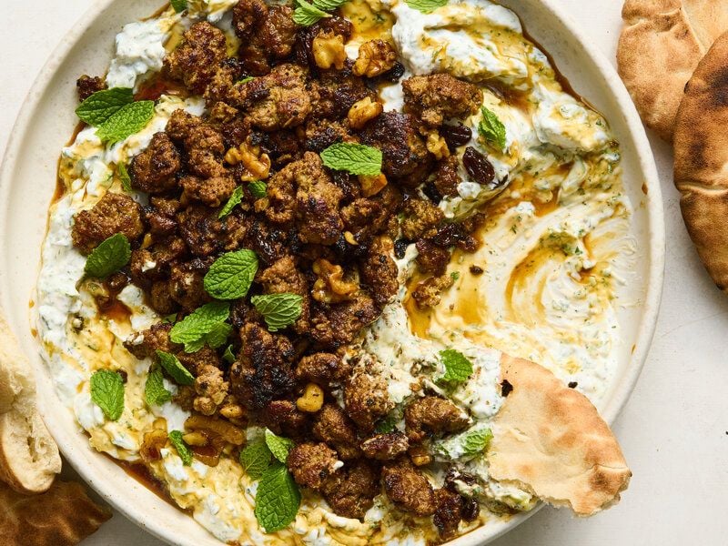 Smashed beef kebab with cucumber yogurt