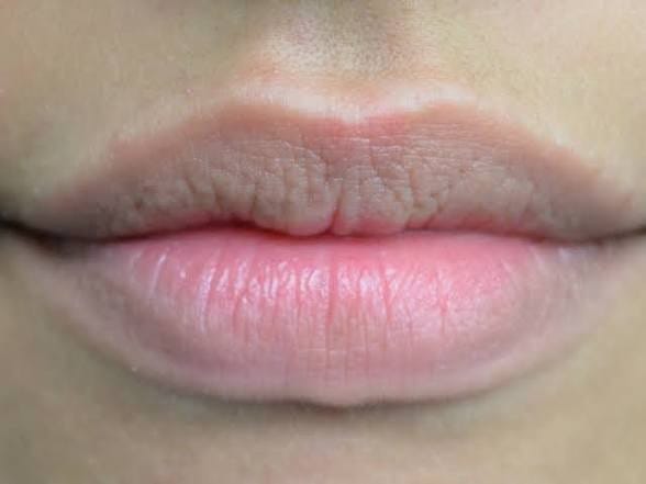 Bare lips