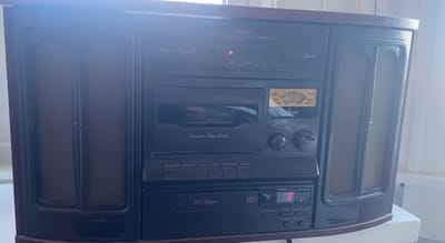 GF-330 CD/AM/FM/Cassette Turntable System