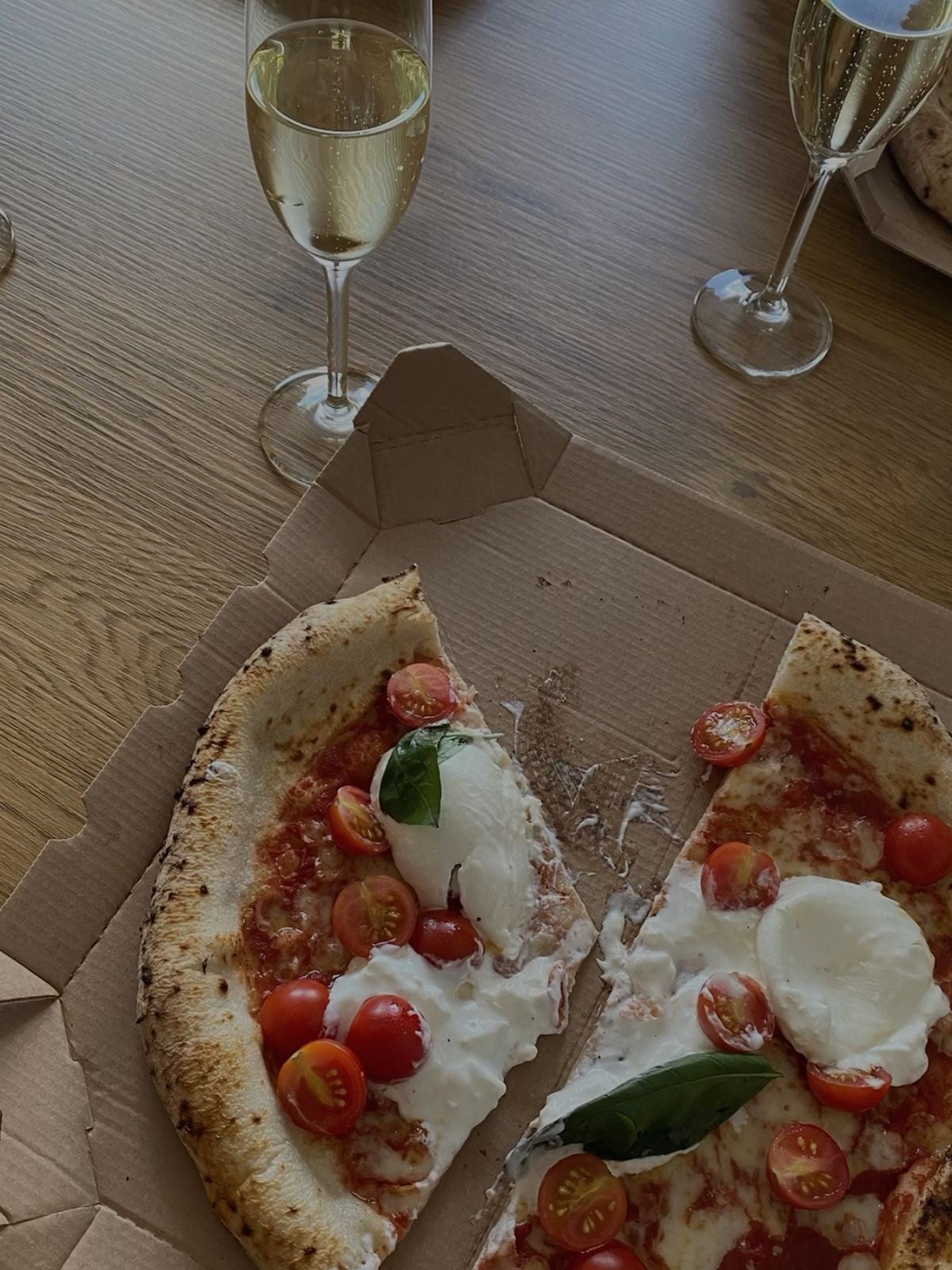 Pizza & Champagne