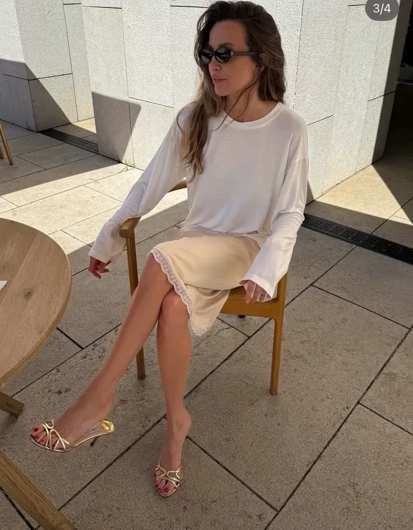 Oversized long-sleeve tee + sweet skirt + kitten heels