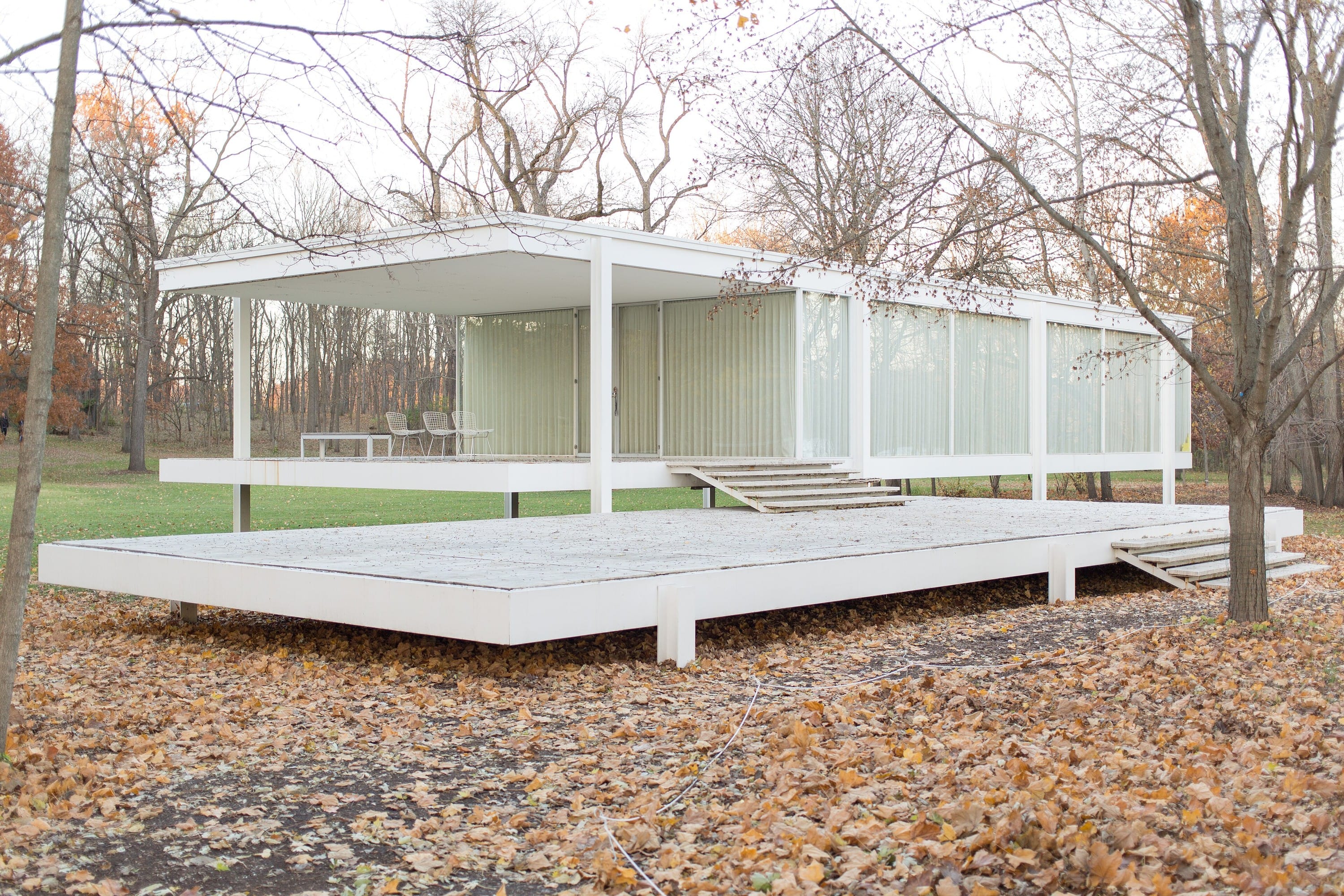 mies van der rohe’s farnsworth house