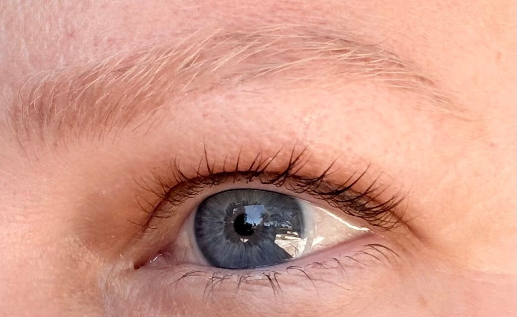 Dyeing your eyelashes