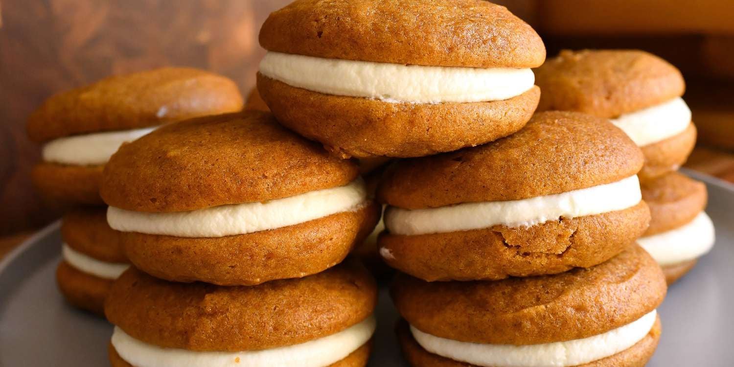 Pumpkin whoopie pies