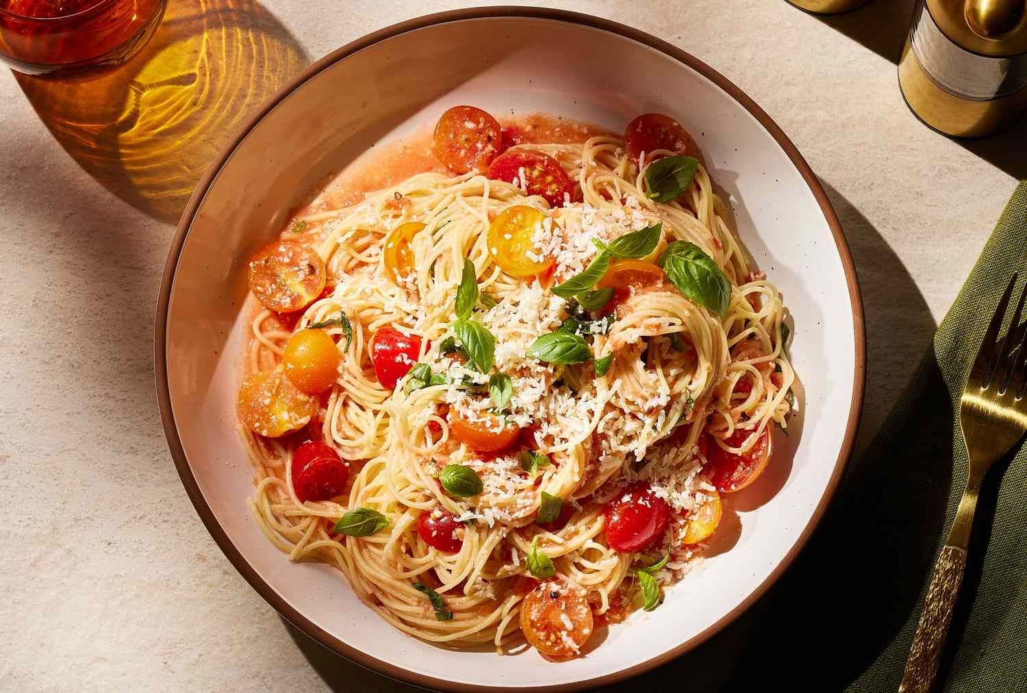 No-Cook Tomato Pasta Sauce