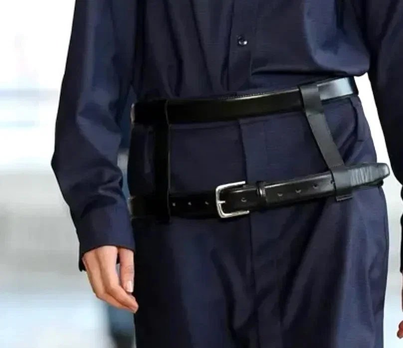 This belt that showed up on the latest Tibi runway…!!