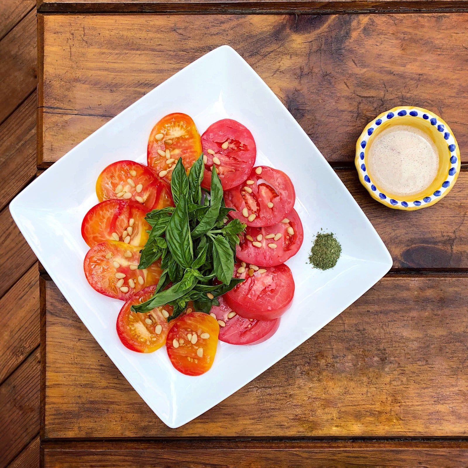 slicing tomatoes top to bottom