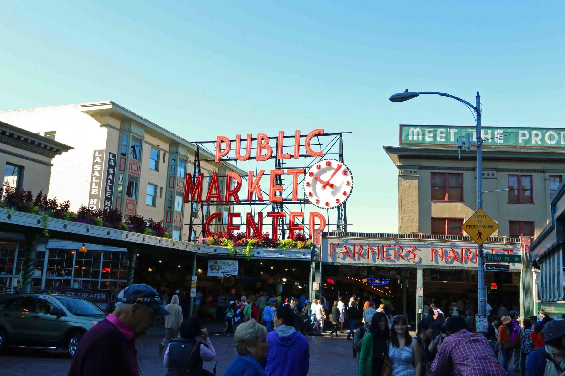 pike place market (best fresh flowers)