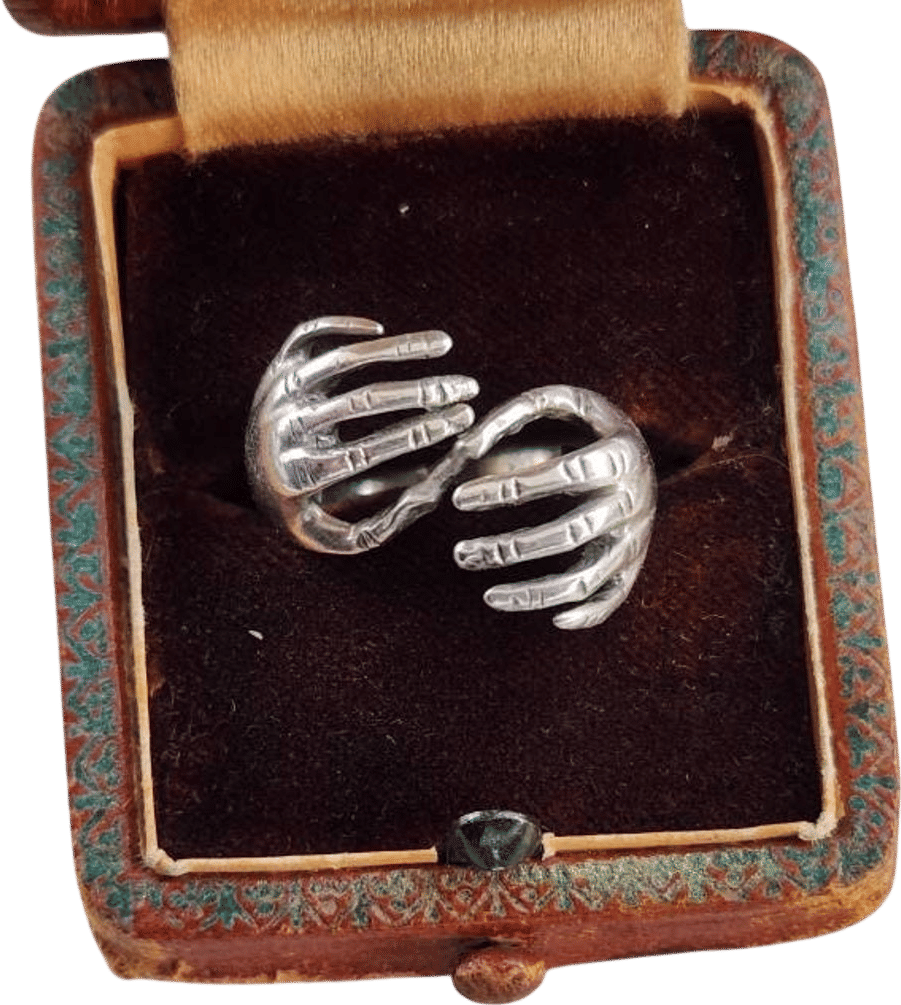 Vintage Sterling Silver Gothic Embrace ring