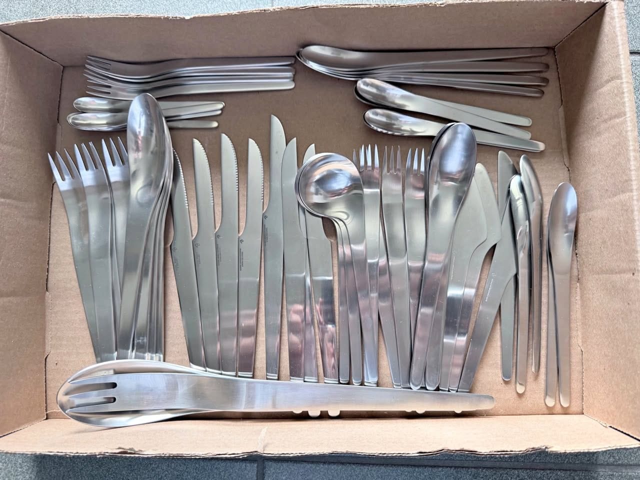 HOLY MOLY this silverware set - Arne Jacobsen for Georg Jensen