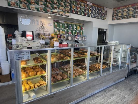 Mom’s Donuts & Sandwiches in Lawndale