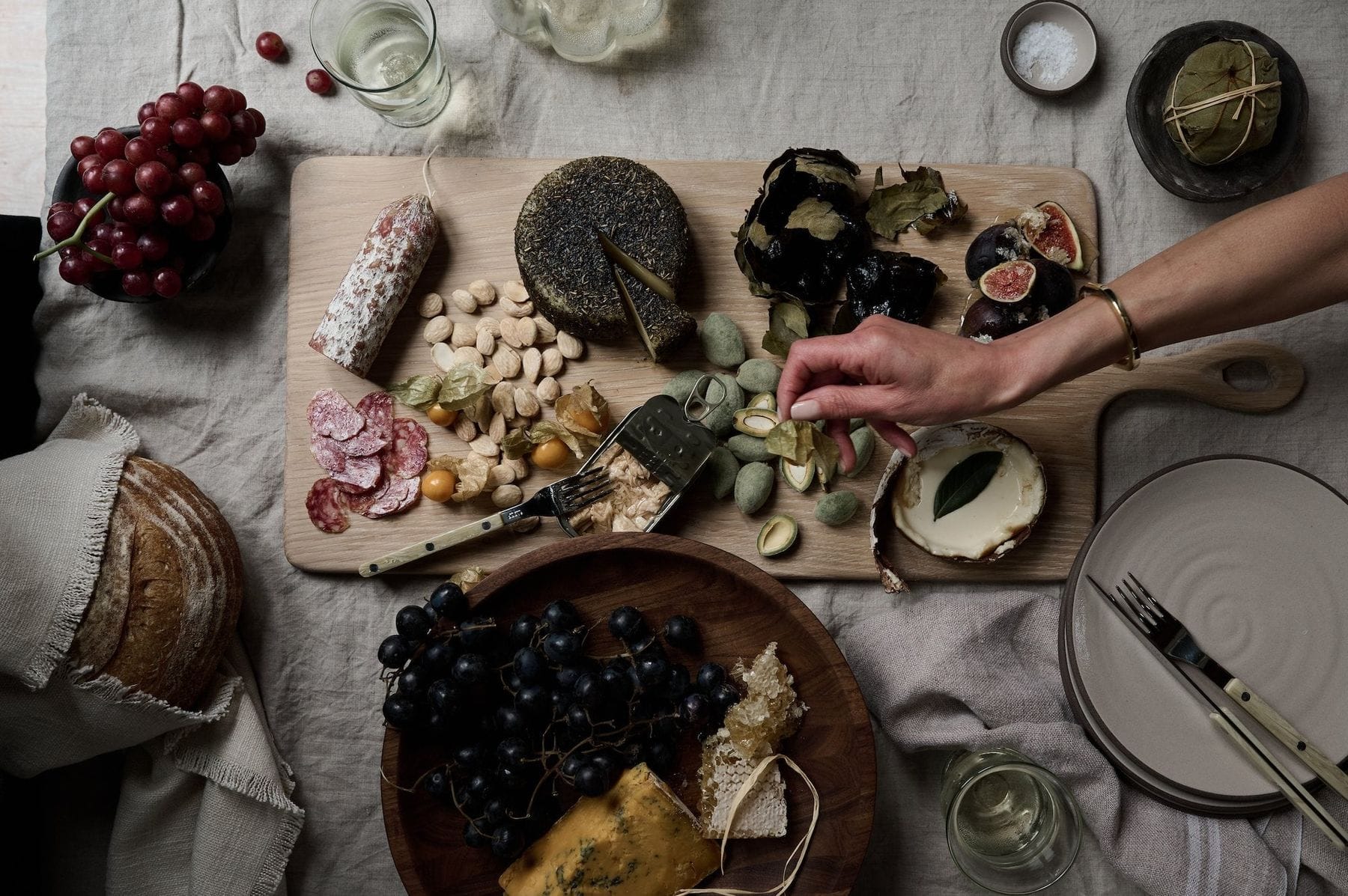 How to Make a Charcuterie Cheeseboard