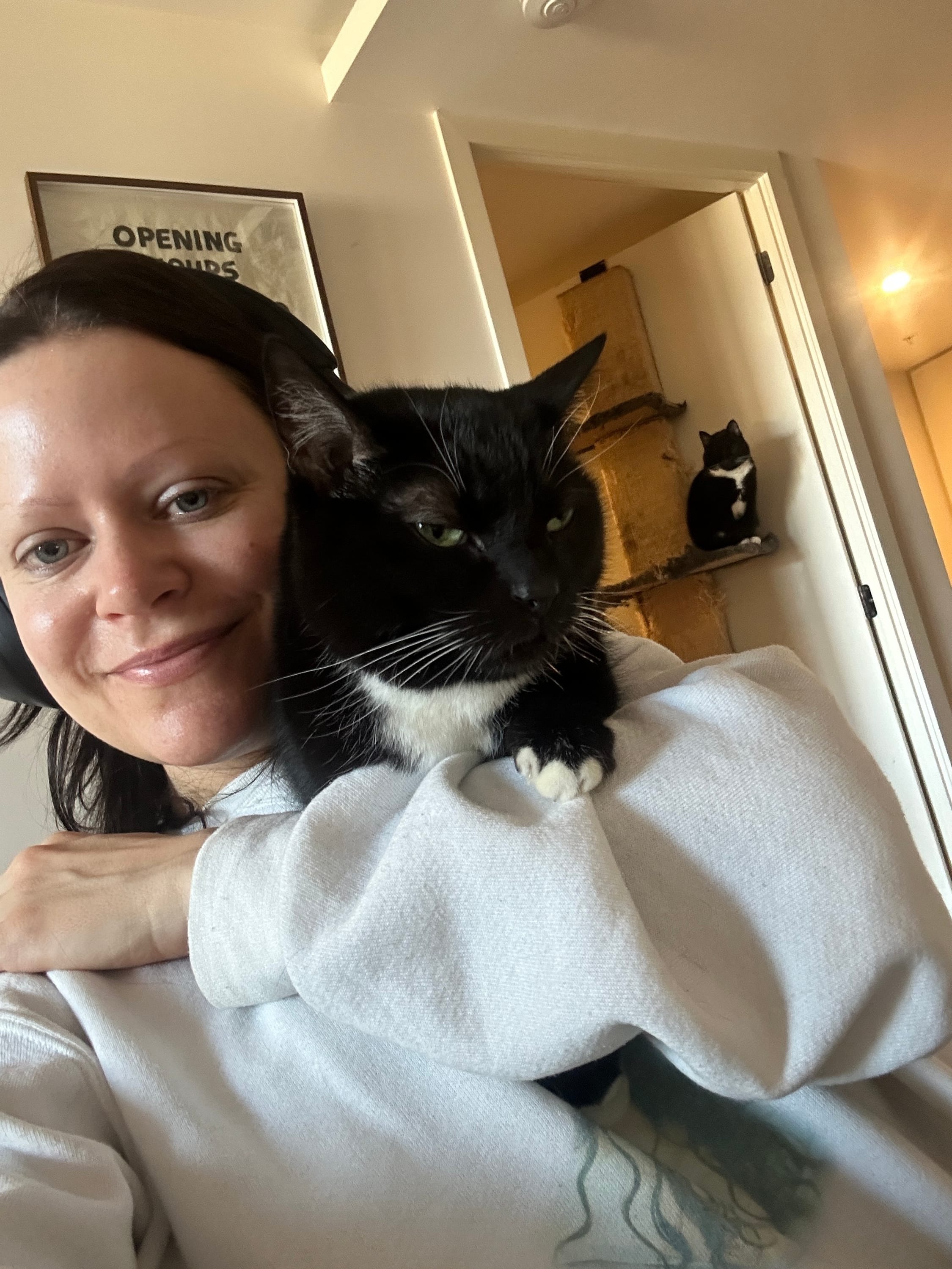 Listening & crying to Dolly Parton while cuddling my Dolly 🐈‍⬛