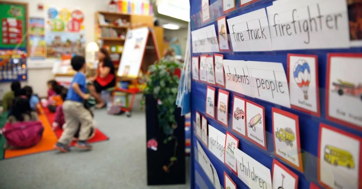 using context clues to figure out the definitions of unknown words