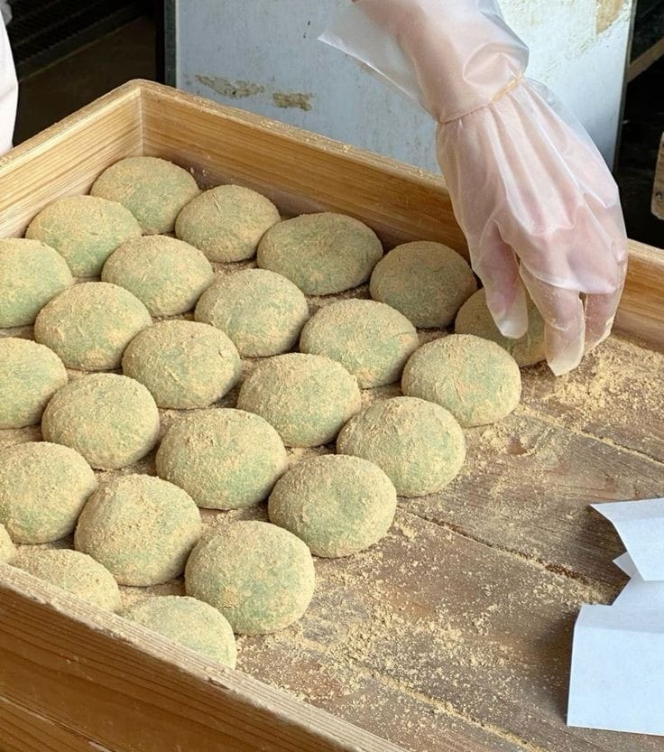 Mugwort-Dusted Red Bean Daifuku Mochi