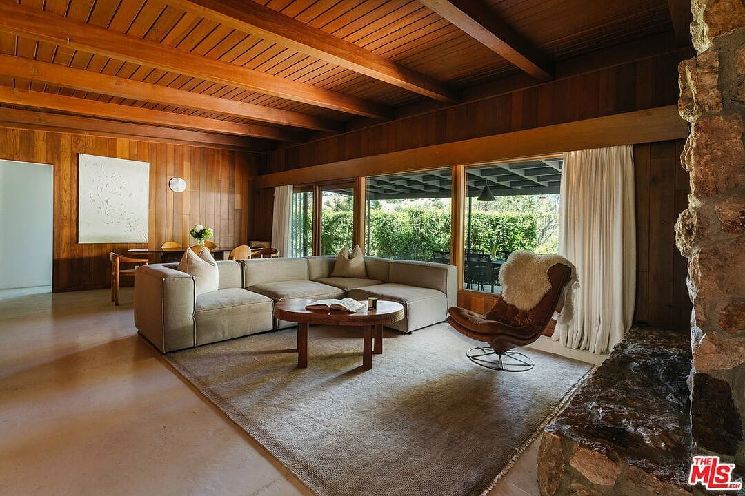 15256 Rayneta Dr, Sherman Oaks
