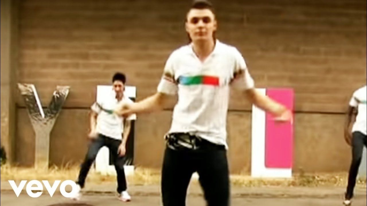 A Cause Des Garçons (Music Video)