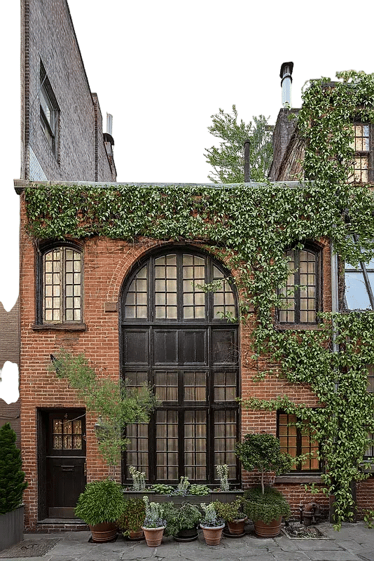 4 Sniffen Court 