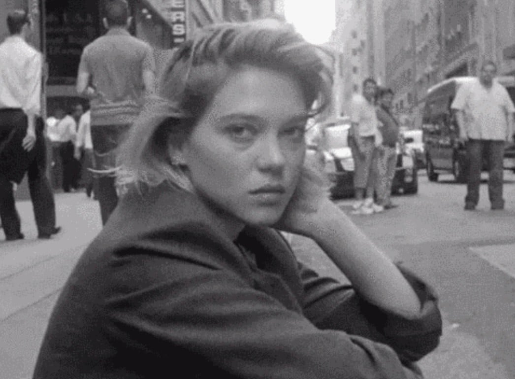 Embracing the Old Hollywood Glamour of Having Dark Circles
