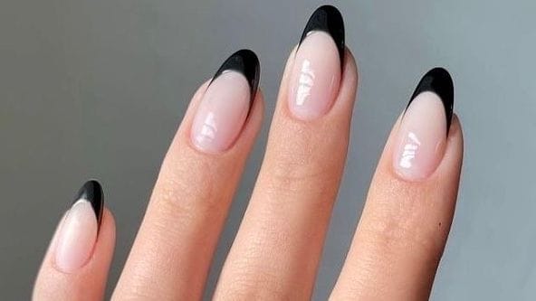 black french tip manicure