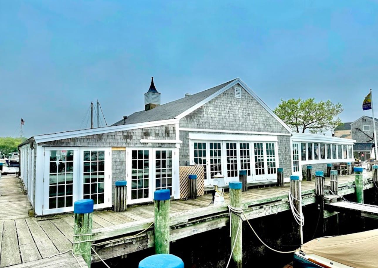 Best Raw Oyster/ Lobster Rolls