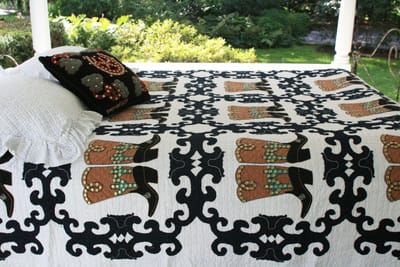 Big Boots Quilt (White-Navy with Green Rivets)