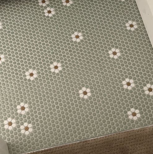 Geon Daisy Penny Round Tiles