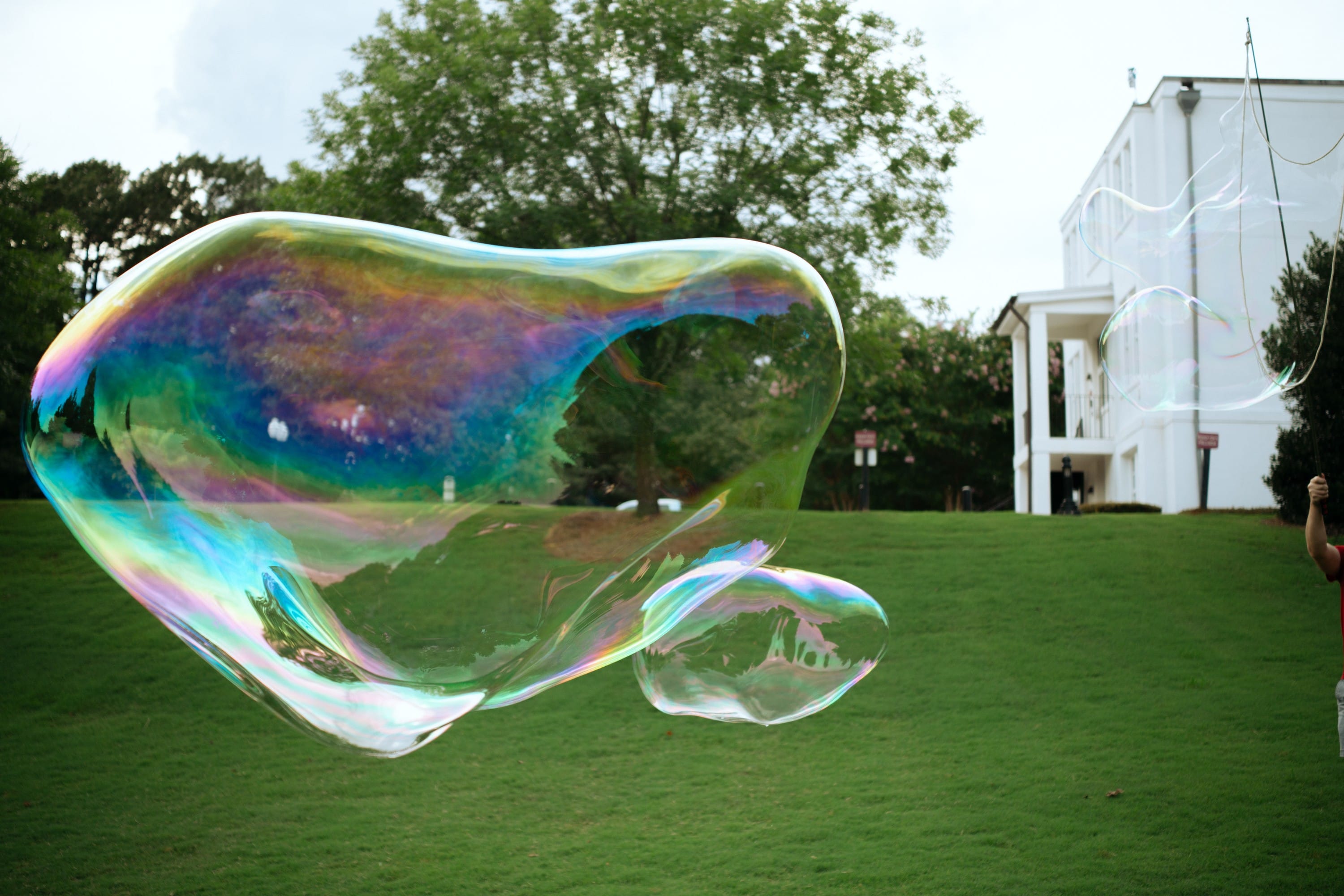 Making giant bubbles