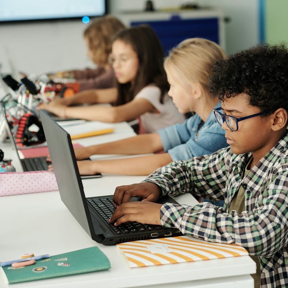 How School Turns Students Into Daily Active Users
