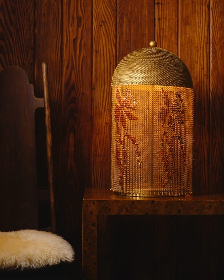 Wretched flowers lamp