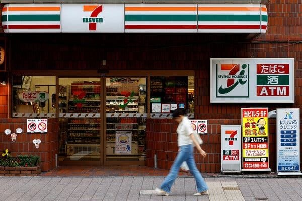 Getting flight snacks at the airport’s konbini for your trip home from Japan