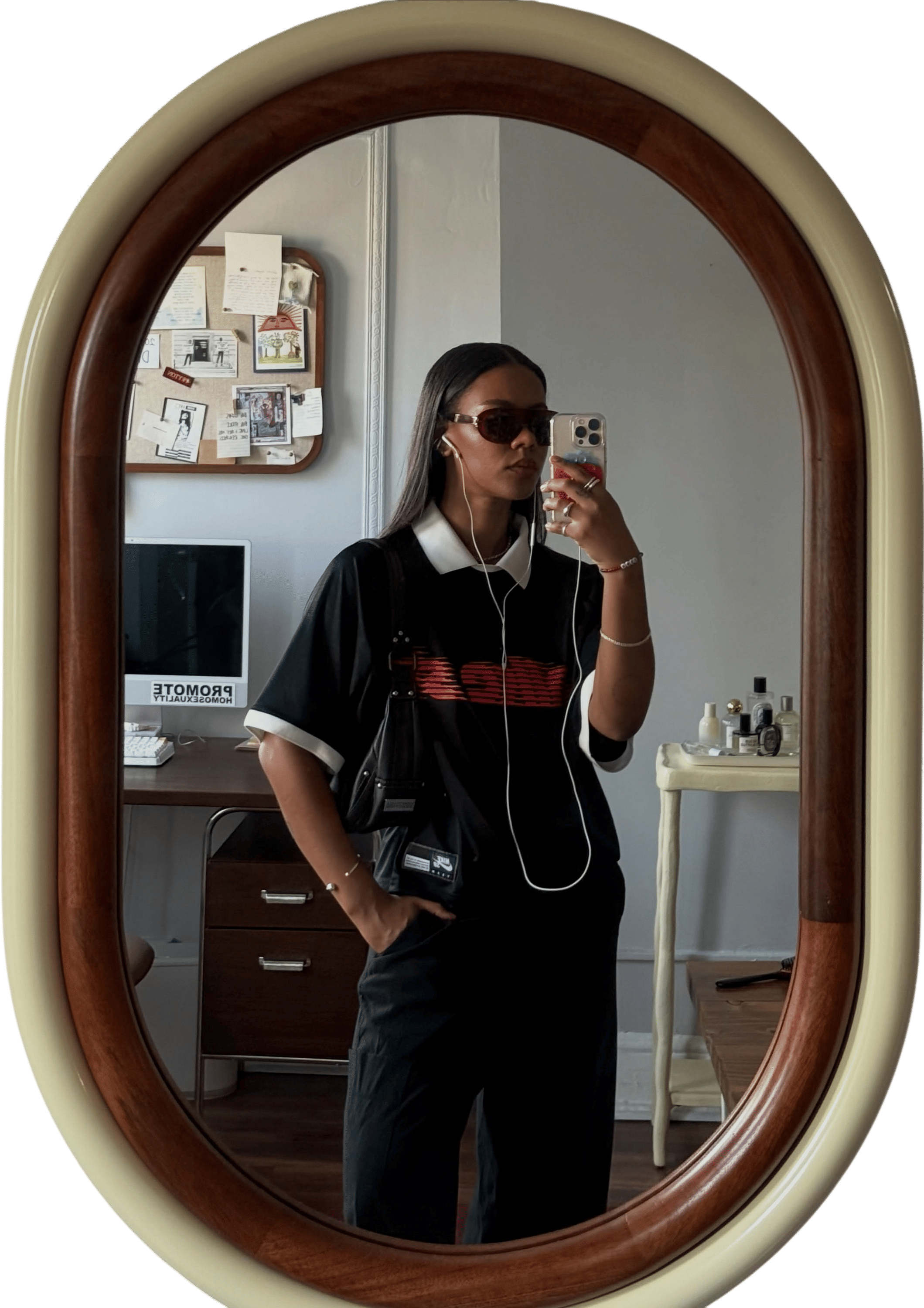 A really good mirror for outfit selfies