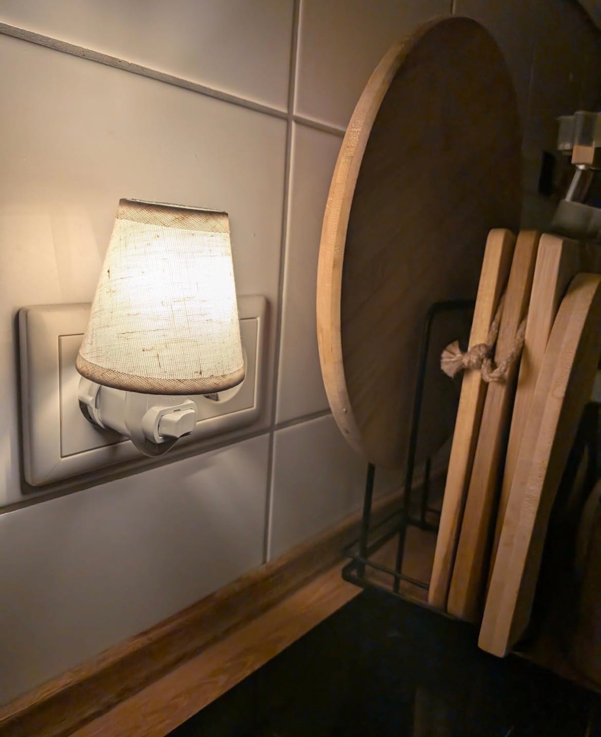 Incandescent night lights