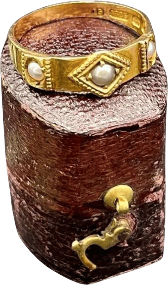 Antique 15ct Yellow Gold Three Stone Pearl Band Ring (1924)